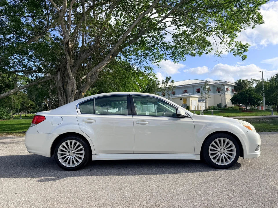 2010 Subaru Legacy 5th Gen - Image 18 of 31