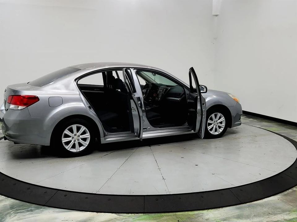 2010 Subaru Legacy 5th Gen - Image 11 of 31