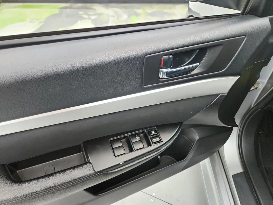 2010 Subaru Legacy 5th Gen - Image 19 of 31