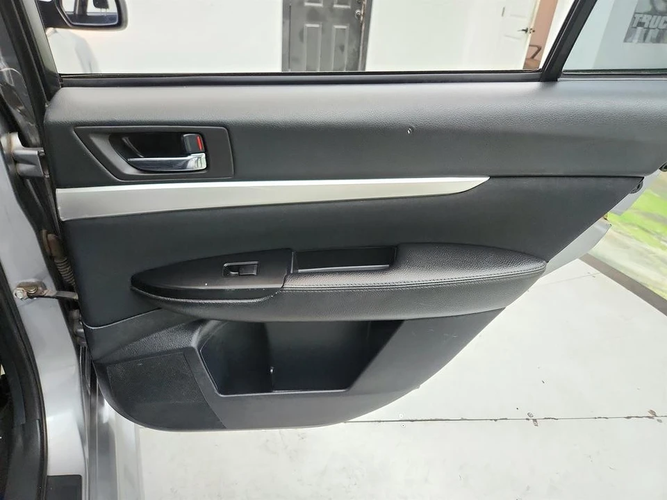 2010 Subaru Legacy 5th Gen - Image 27 of 31