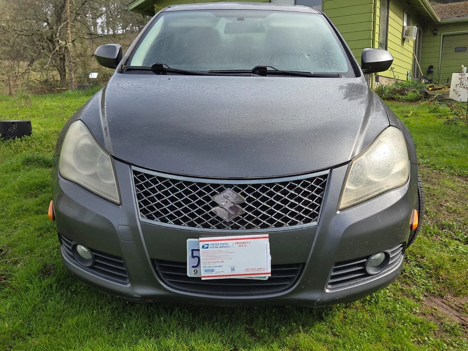 2010 Suzuki - Image 3 of 12