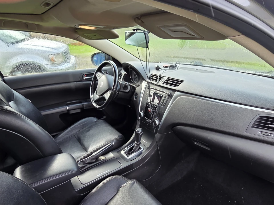2010 Suzuki - Image 5 of 12