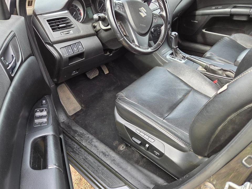 2010 Suzuki - Image 8 of 12