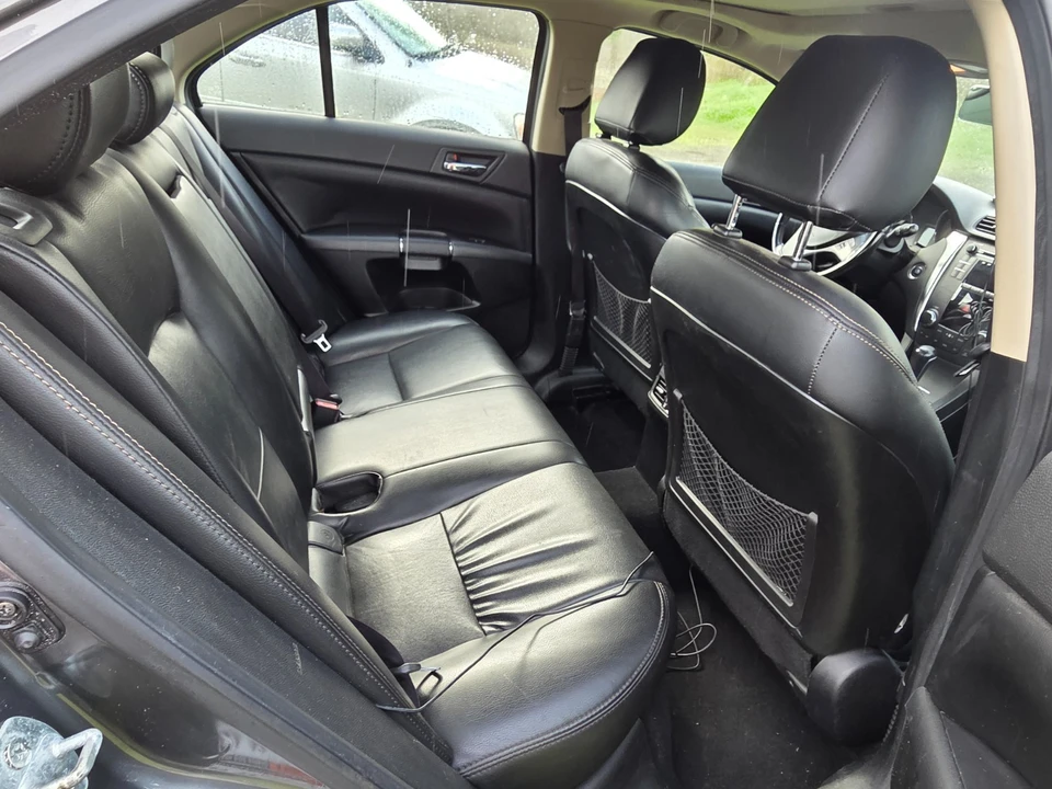 2010 Suzuki - Image 7 of 12