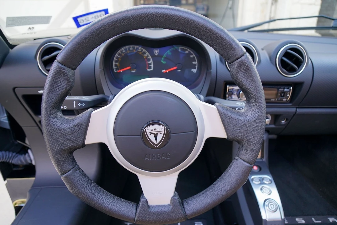 2010 Tesla Roadster - Image 6 of 31