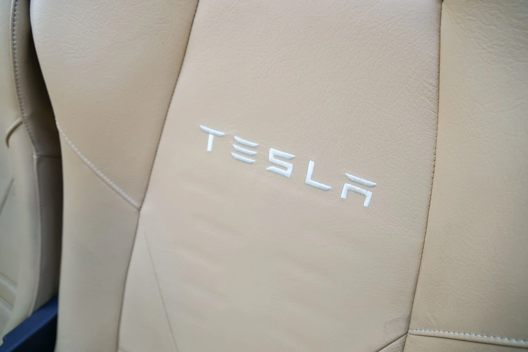 2010 Tesla Roadster - Image 28 of 31