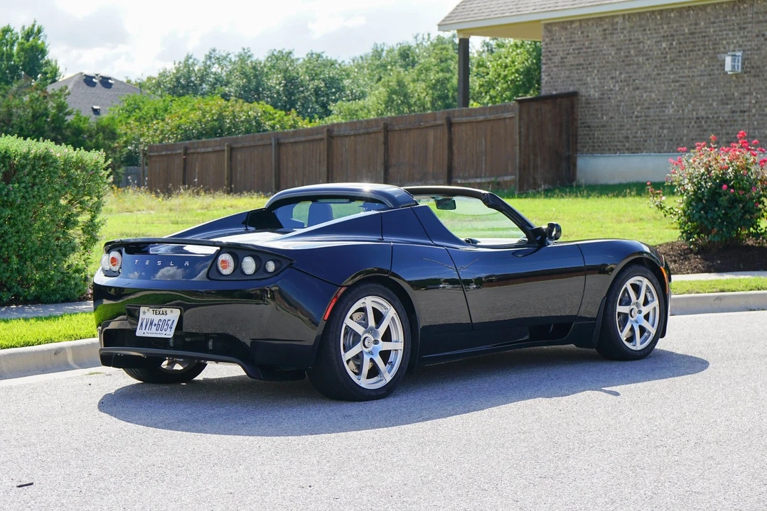 2010 Tesla Roadster - Image 10 of 31