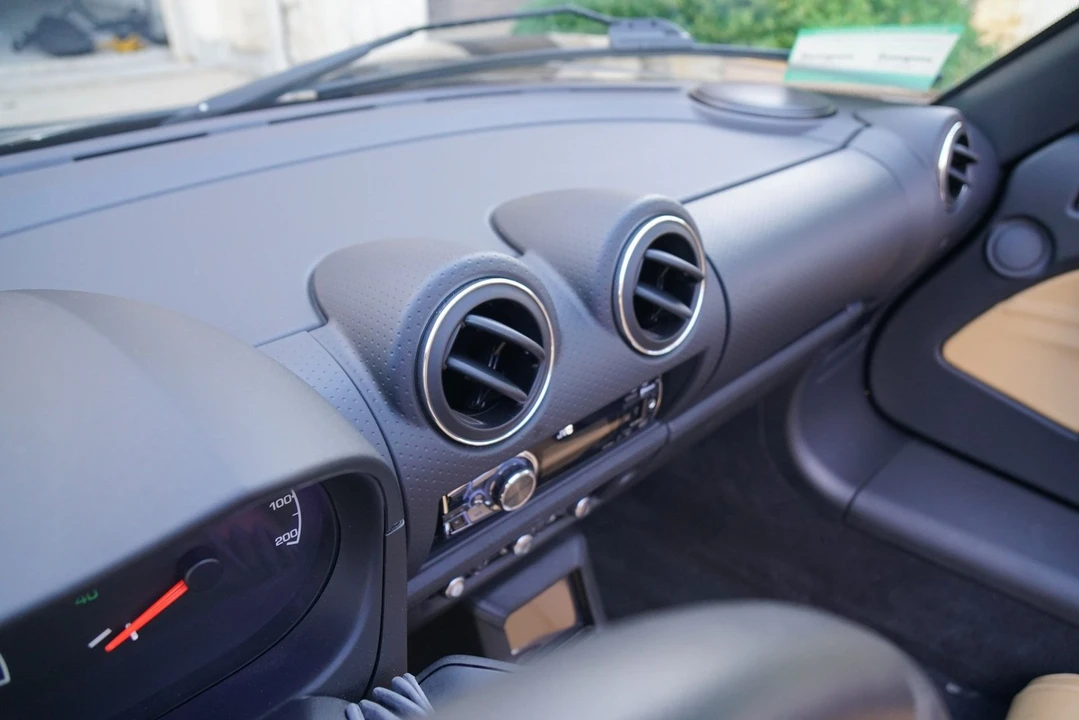 2010 Tesla Roadster - Image 23 of 31
