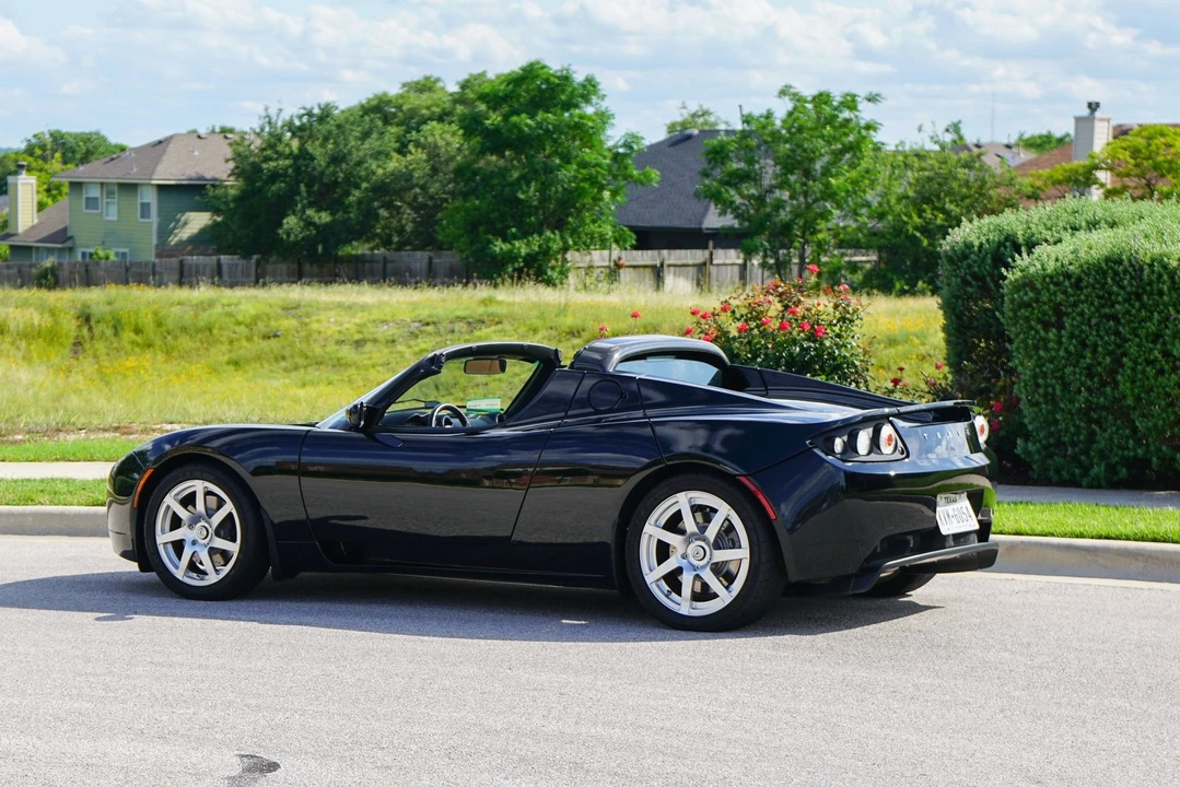 2010 Tesla Roadster - Image 8 of 31