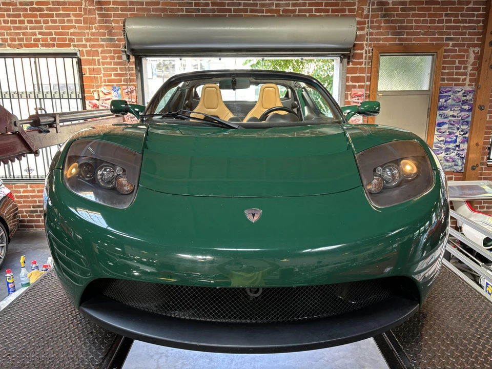 2010 Tesla Roadster - Image 19 of 31