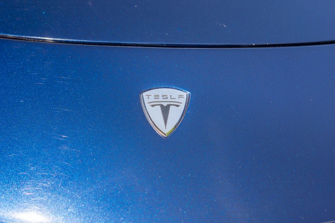 2010 Tesla Roadster - Image 17 of 31