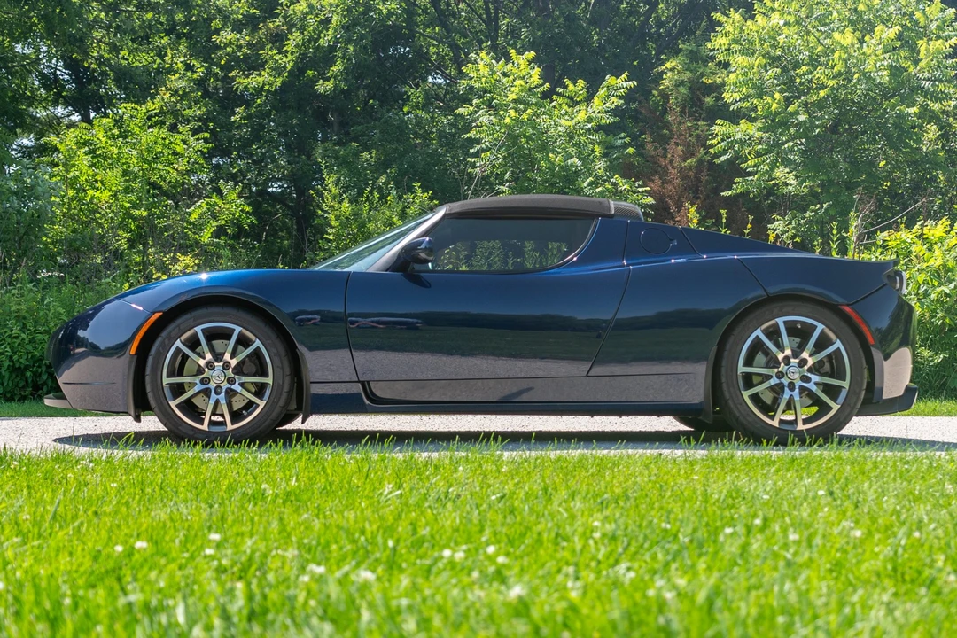 2010 Tesla Roadster - Image 8 of 31