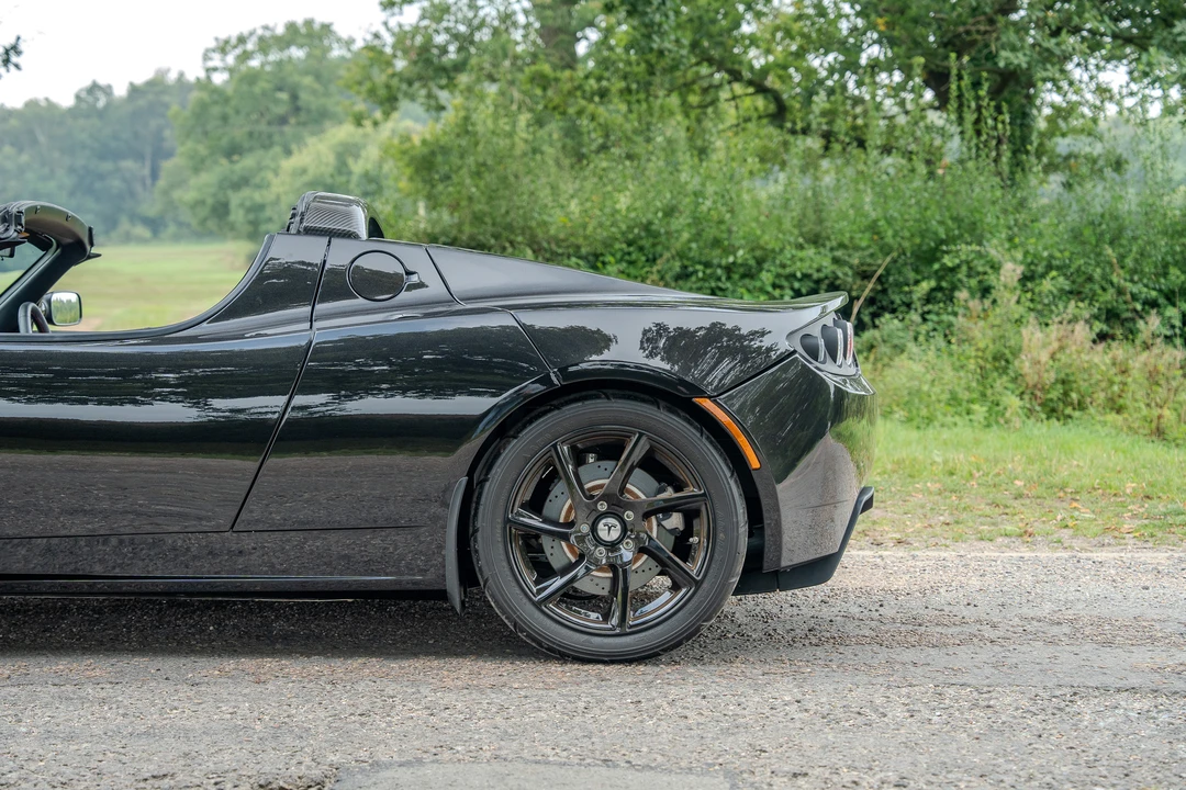 2010 Tesla Roadster - Image 13 of 31