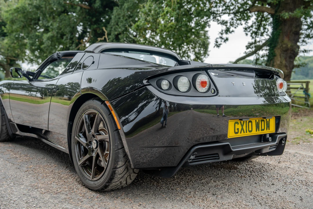 2010 Tesla Roadster - Image 15 of 31