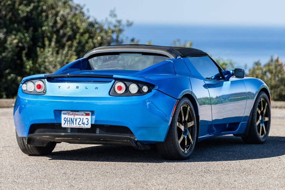 2010 Tesla Roadster - Image 13 of 31