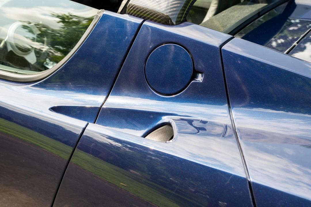 2010 Tesla Roadster - Image 25 of 31