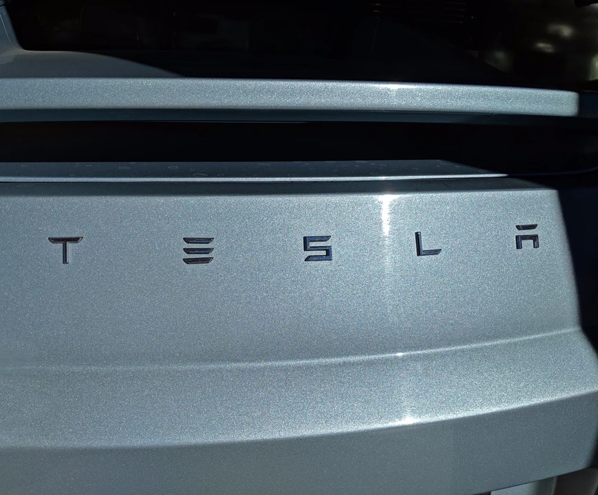 2010 Tesla Roadster - Image 28 of 31