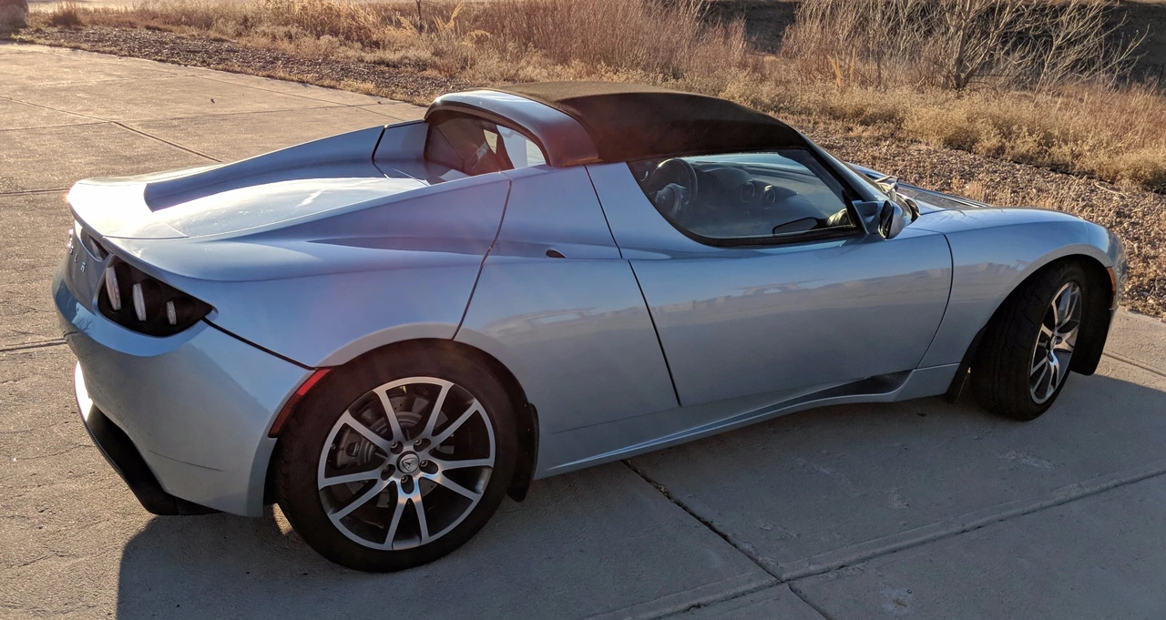 2010 Tesla Roadster - Image 8 of 31