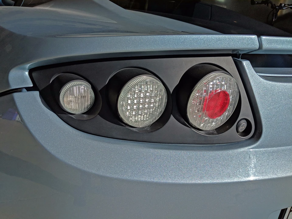 2010 Tesla Roadster - Image 27 of 31