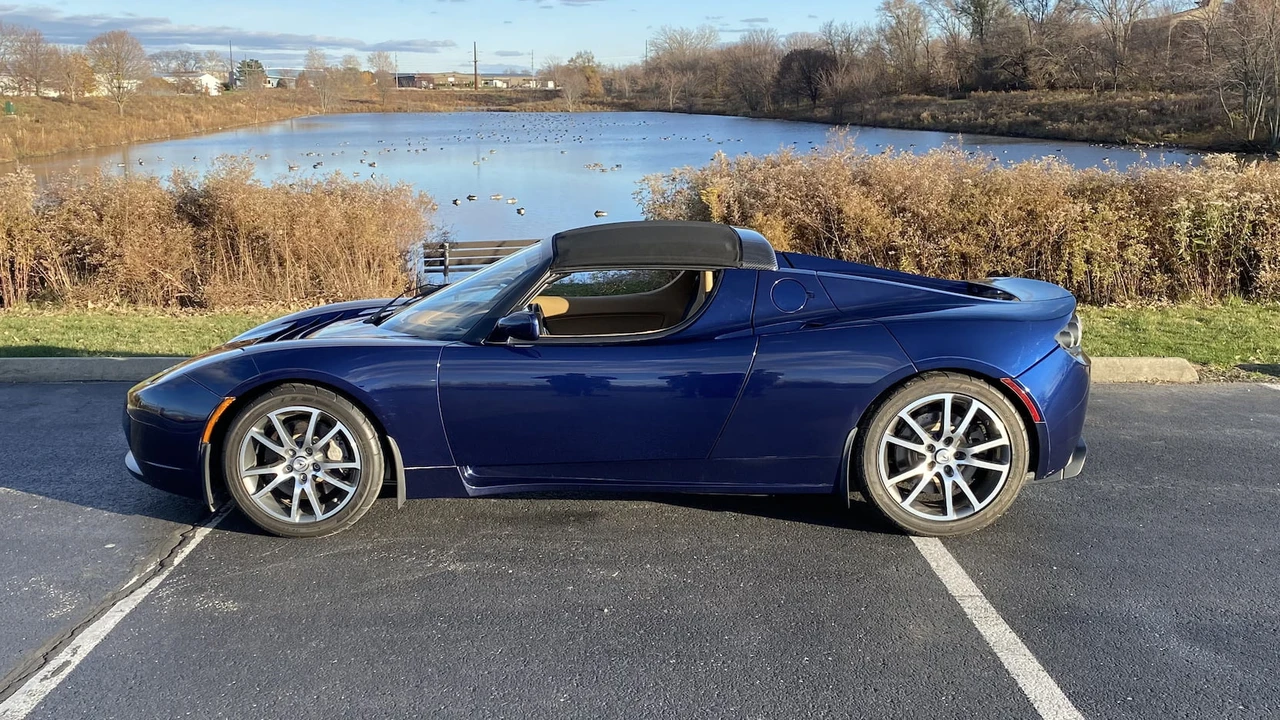 2010 Tesla Roadster - Image 2 of 17