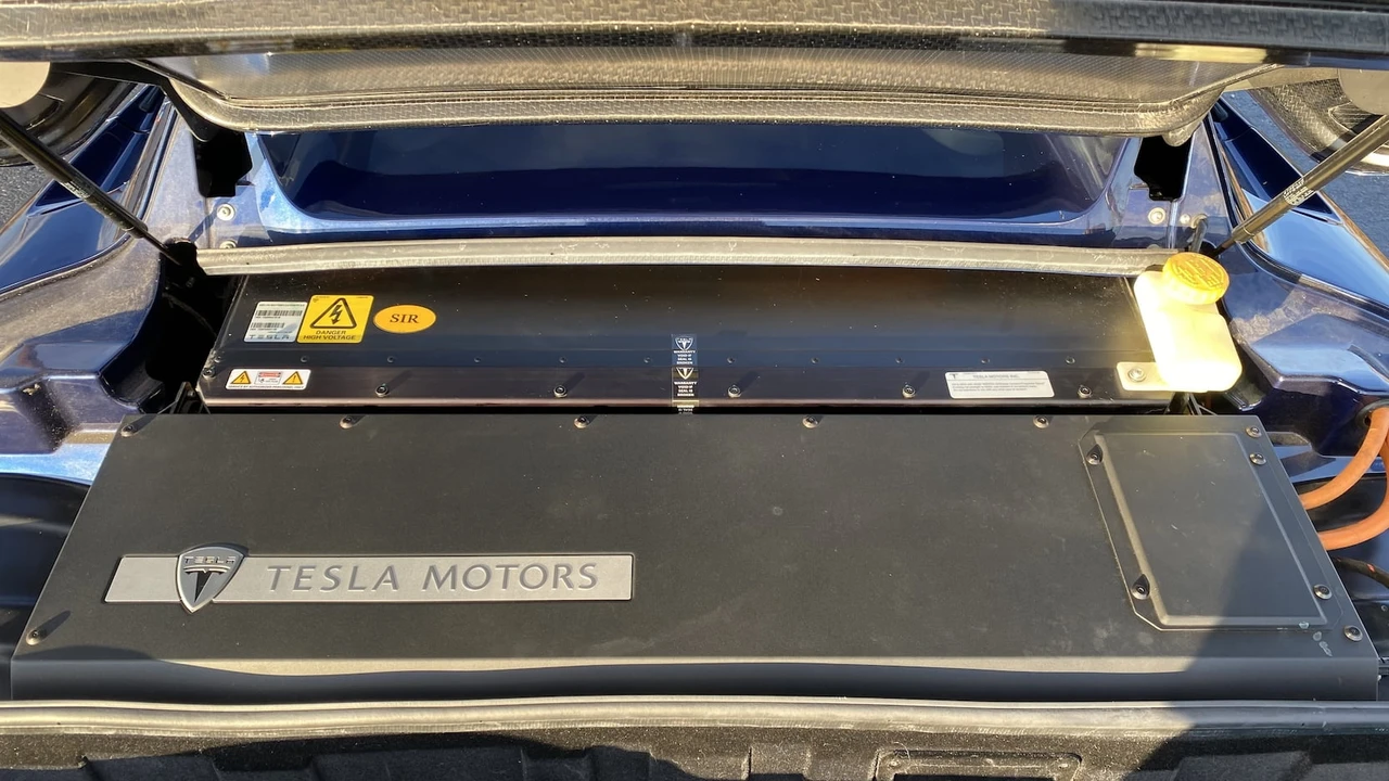 2010 Tesla Roadster - Image 10 of 17