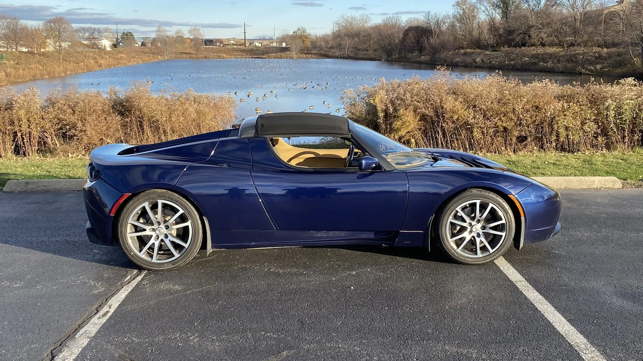 2010 Tesla Roadster - Image 16 of 17