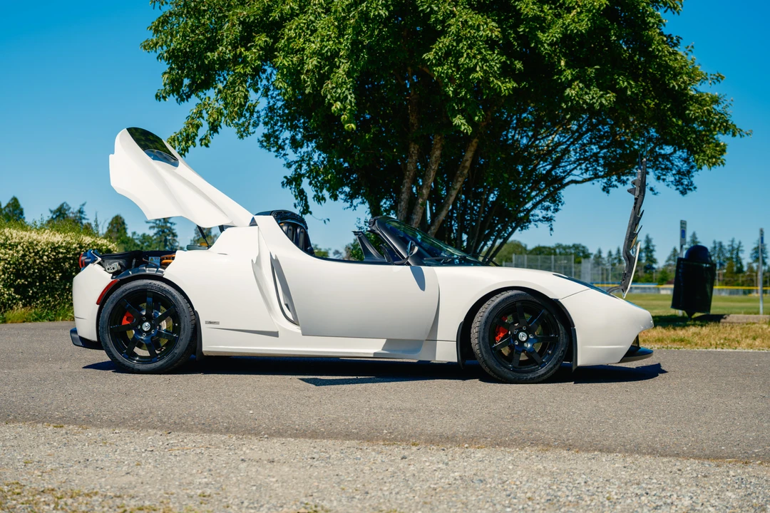 2010 Tesla Roadster - Image 26 of 31