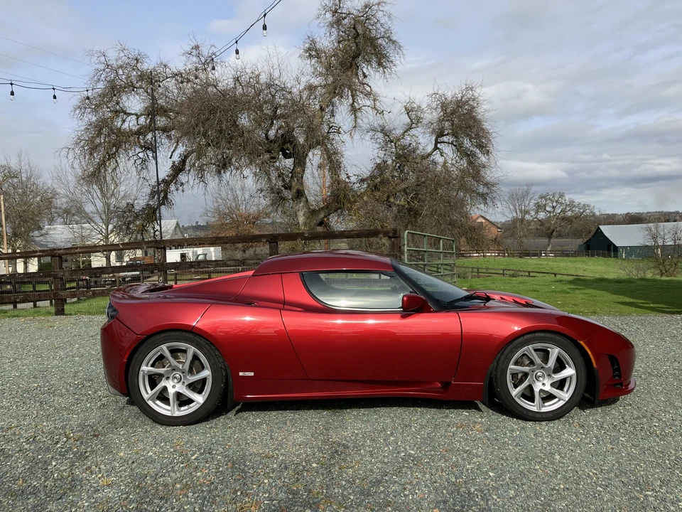 2010 Tesla Roadster - Image 10 of 31