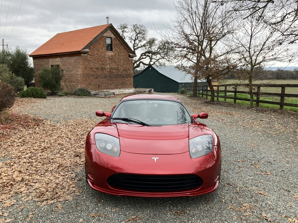 2010 Tesla Roadster - Image 12 of 31