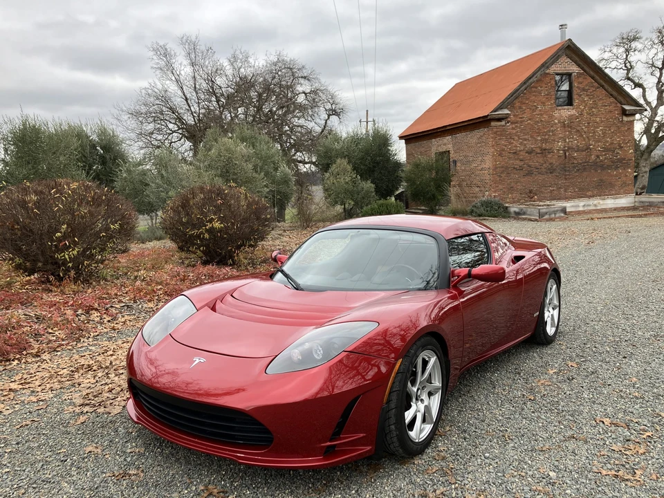 2010 Tesla Roadster - Image 2 of 31