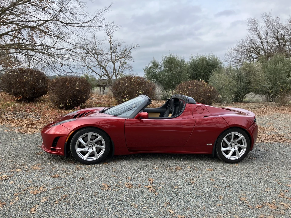 2010 Tesla Roadster - Image 23 of 31