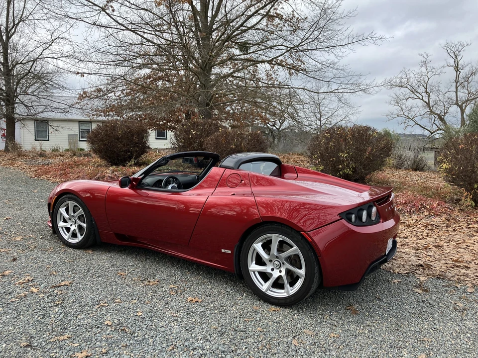 2010 Tesla Roadster - Image 24 of 31