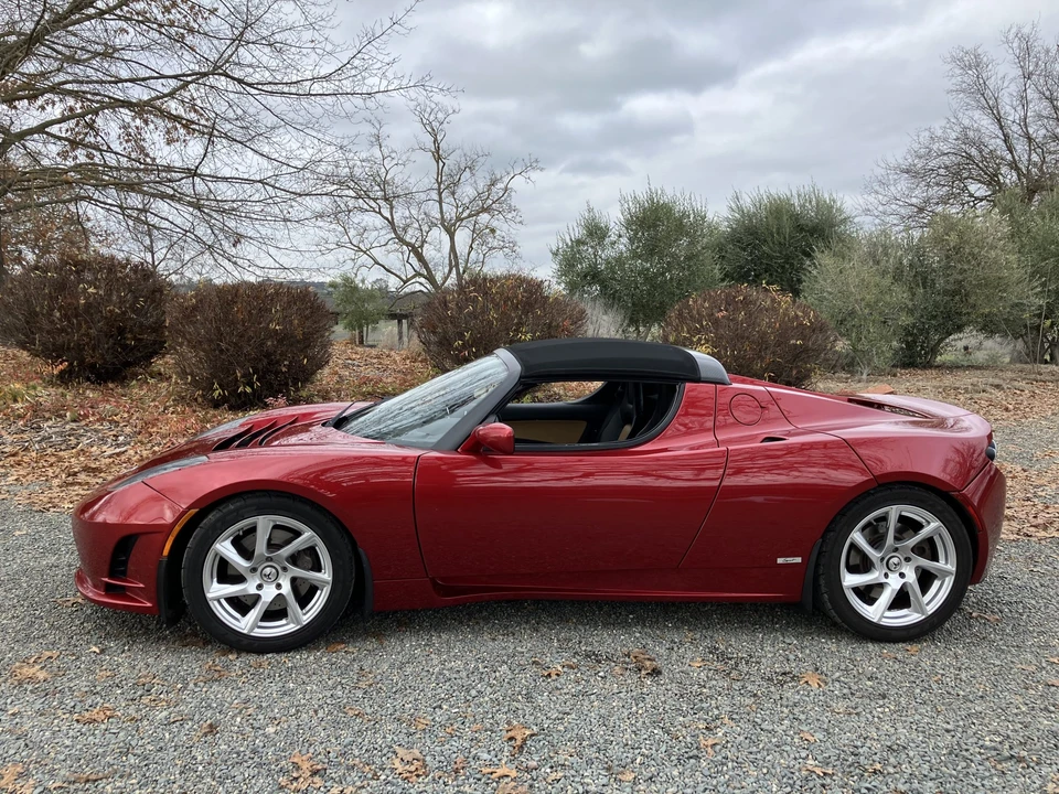 2010 Tesla Roadster - Image 16 of 31