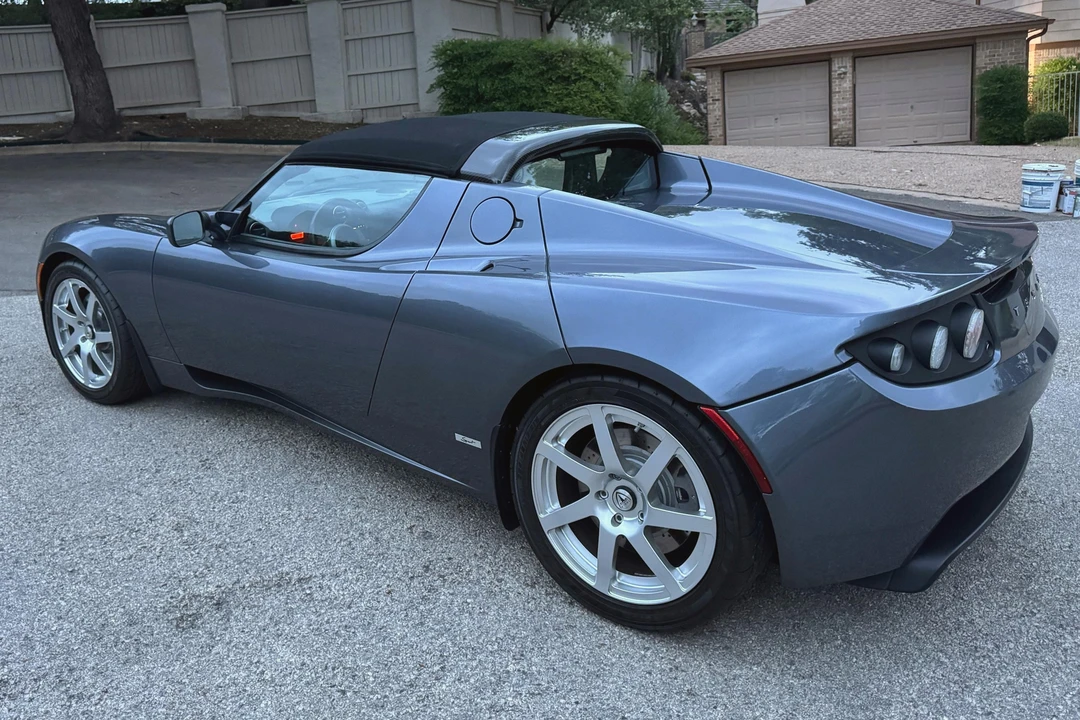 2010 Tesla Roadster - Image 4 of 31