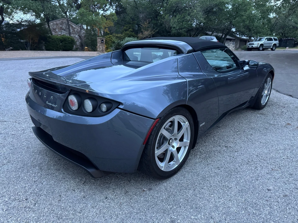 2010 Tesla Roadster - Image 17 of 31