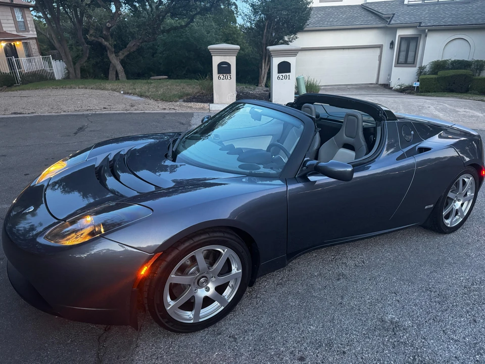 2010 Tesla Roadster - Image 7 of 31