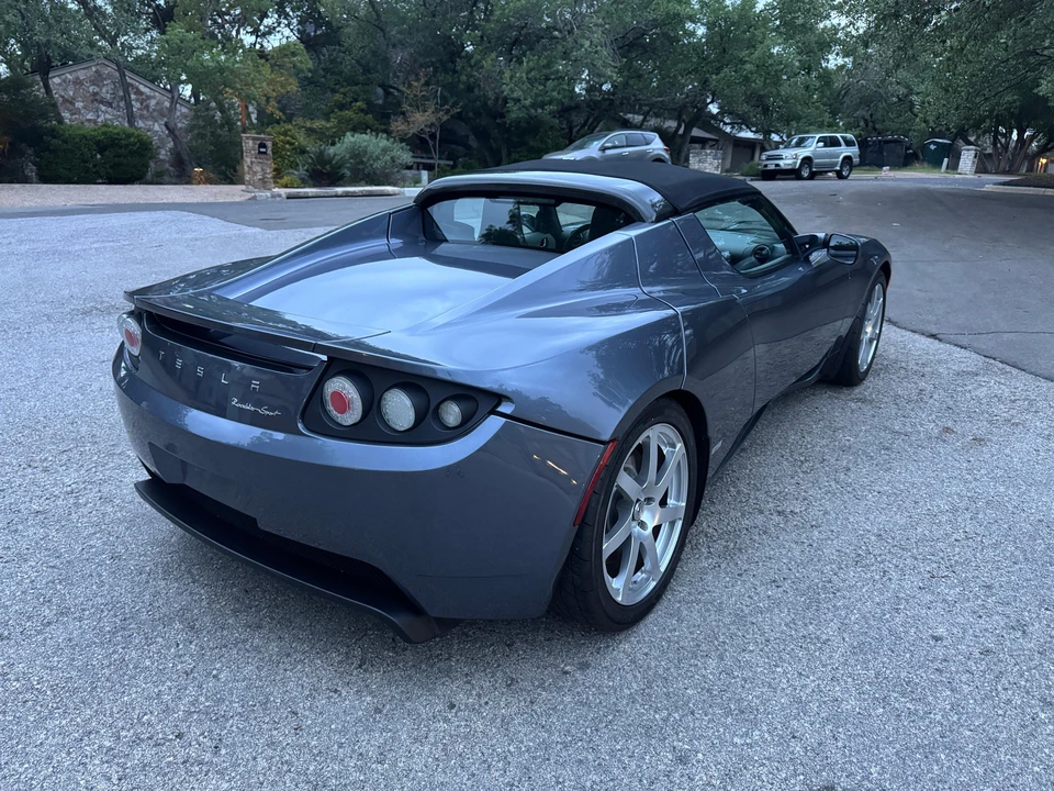 2010 Tesla Roadster - Image 16 of 31