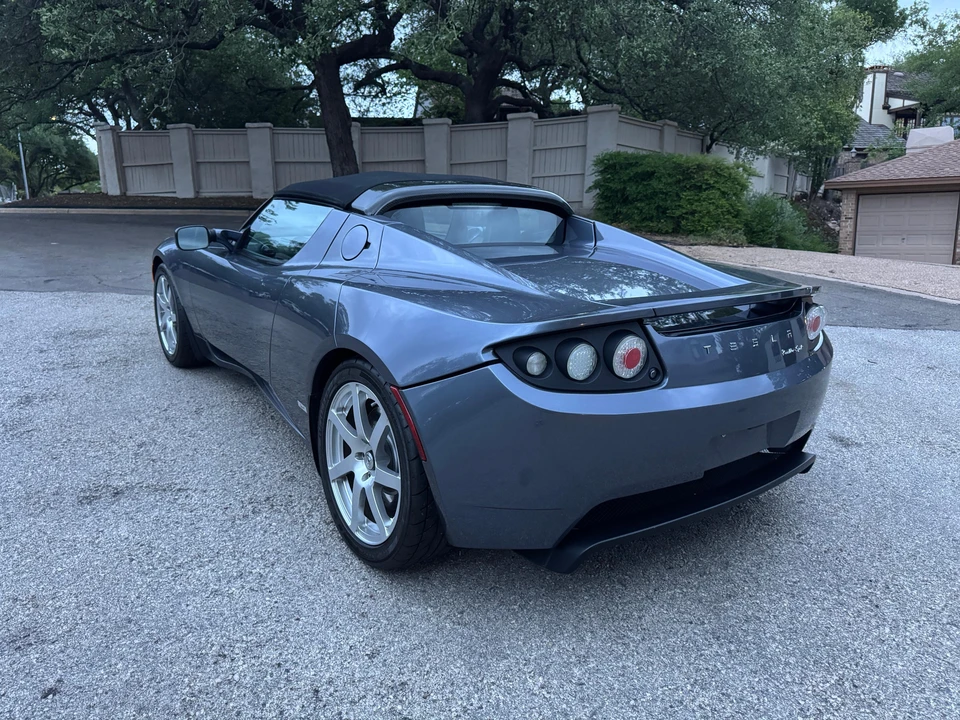 2010 Tesla Roadster - Image 15 of 31