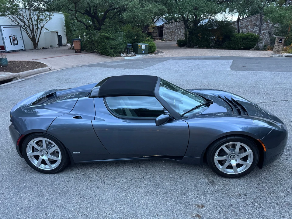 2010 Tesla Roadster - Image 19 of 31