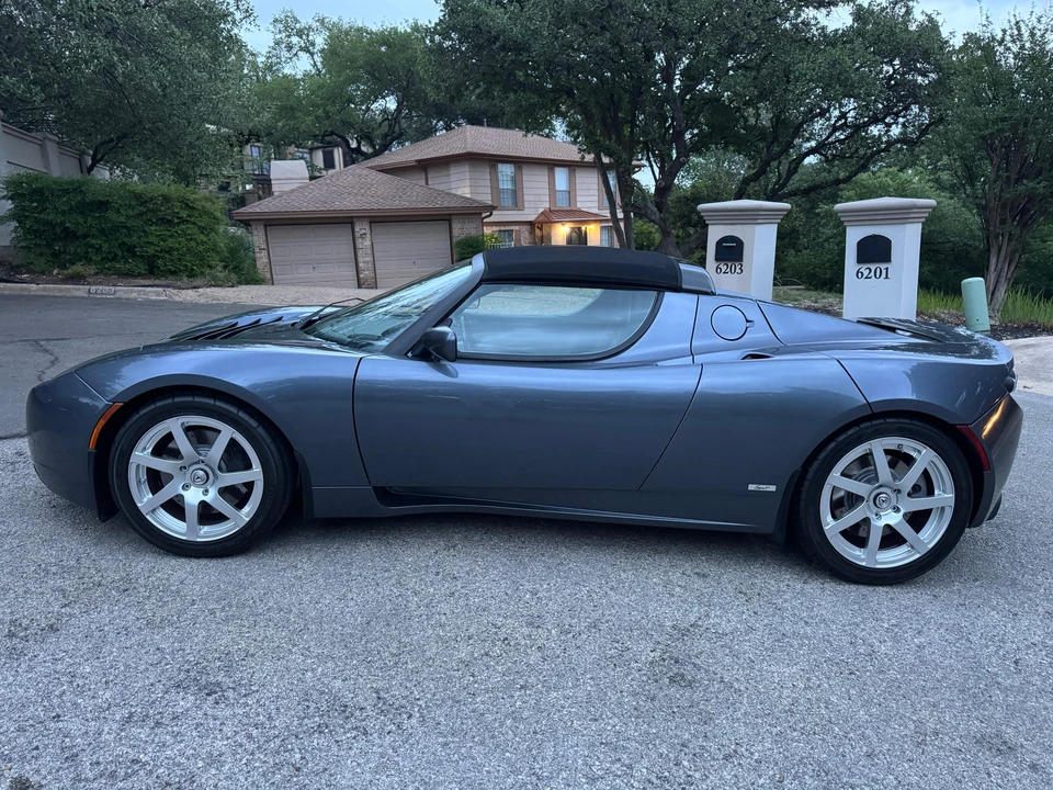 2010 Tesla Roadster - Image 14 of 31
