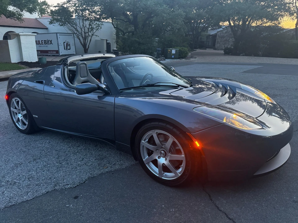 2010 Tesla Roadster - Image 9 of 31