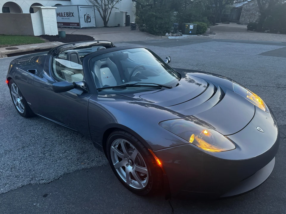2010 Tesla Roadster - Image 11 of 31