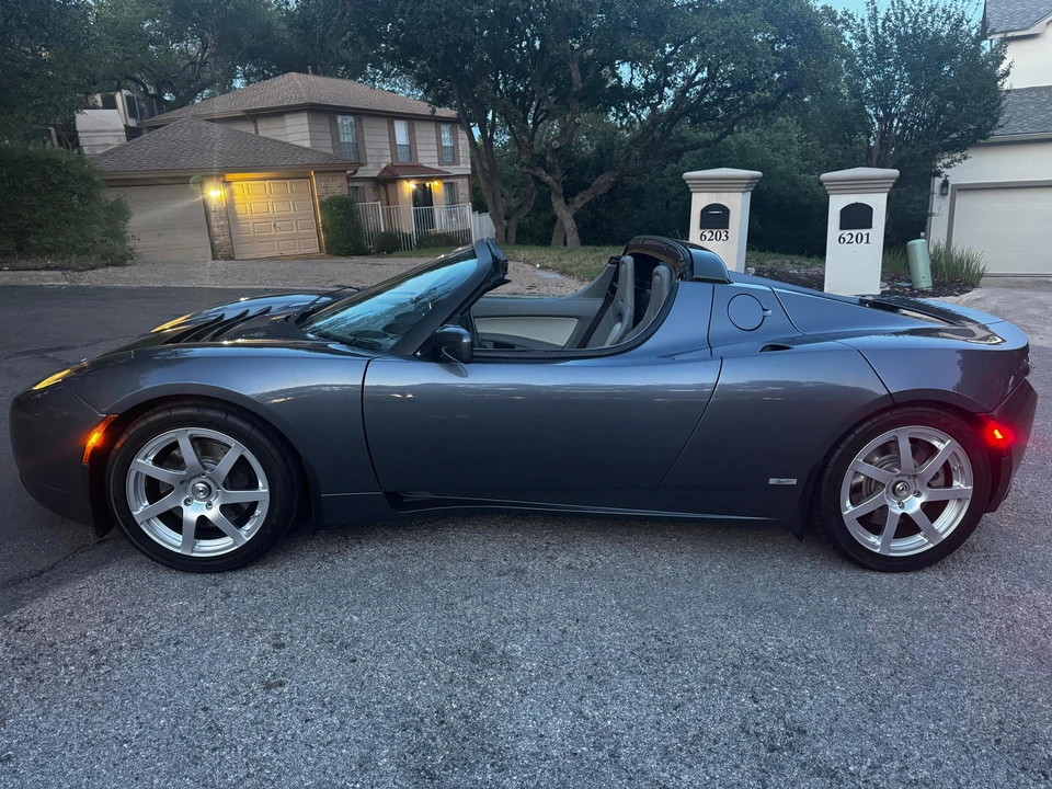 2010 Tesla Roadster - Image 8 of 31