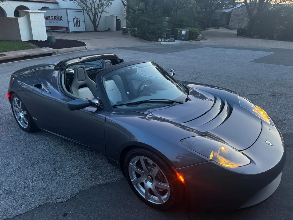 2010 Tesla Roadster - Image 10 of 31