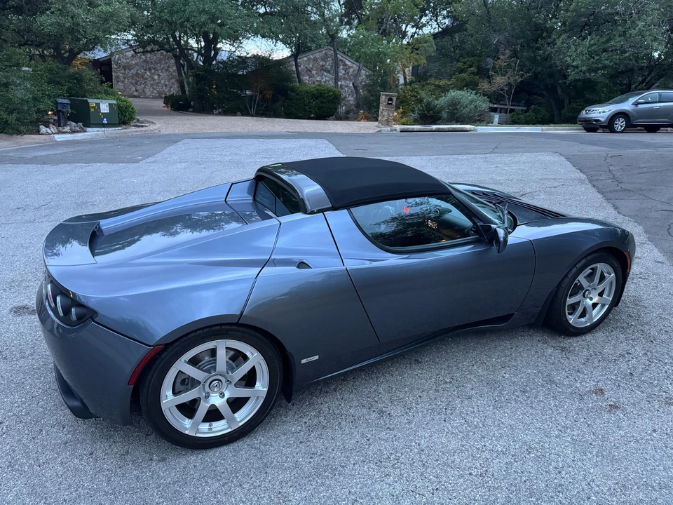 2010 Tesla Roadster - Image 18 of 31