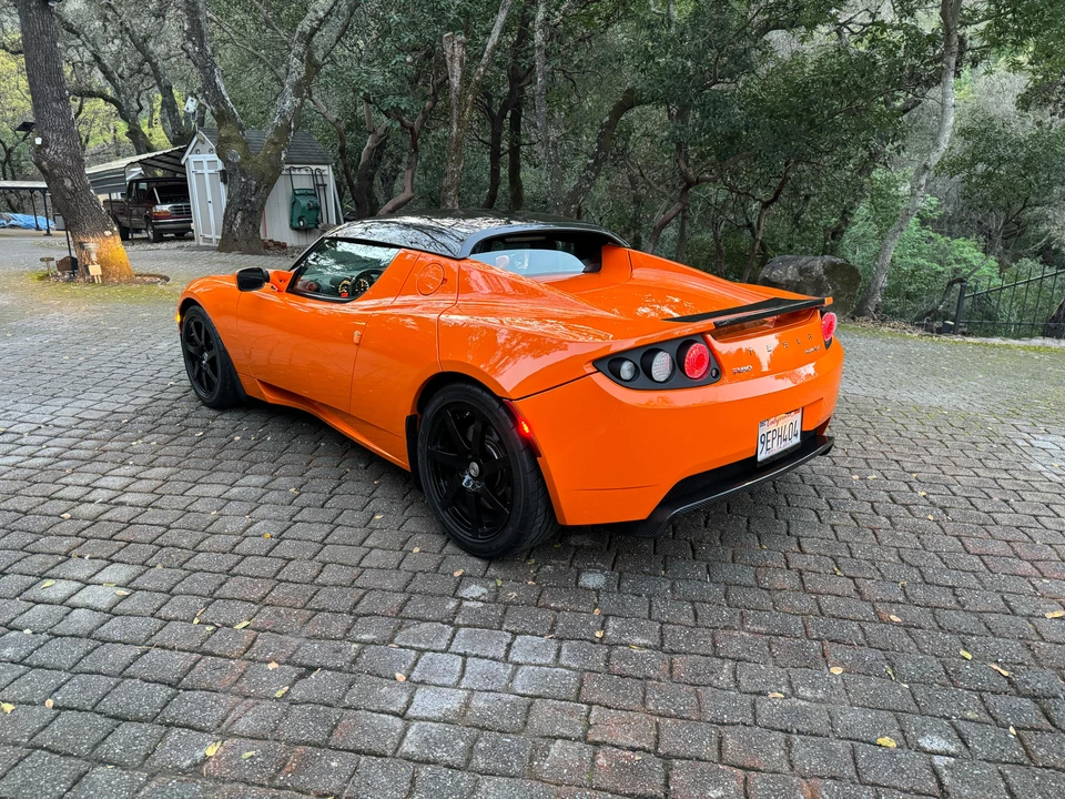 2010 Tesla Roadster - Image 12 of 31
