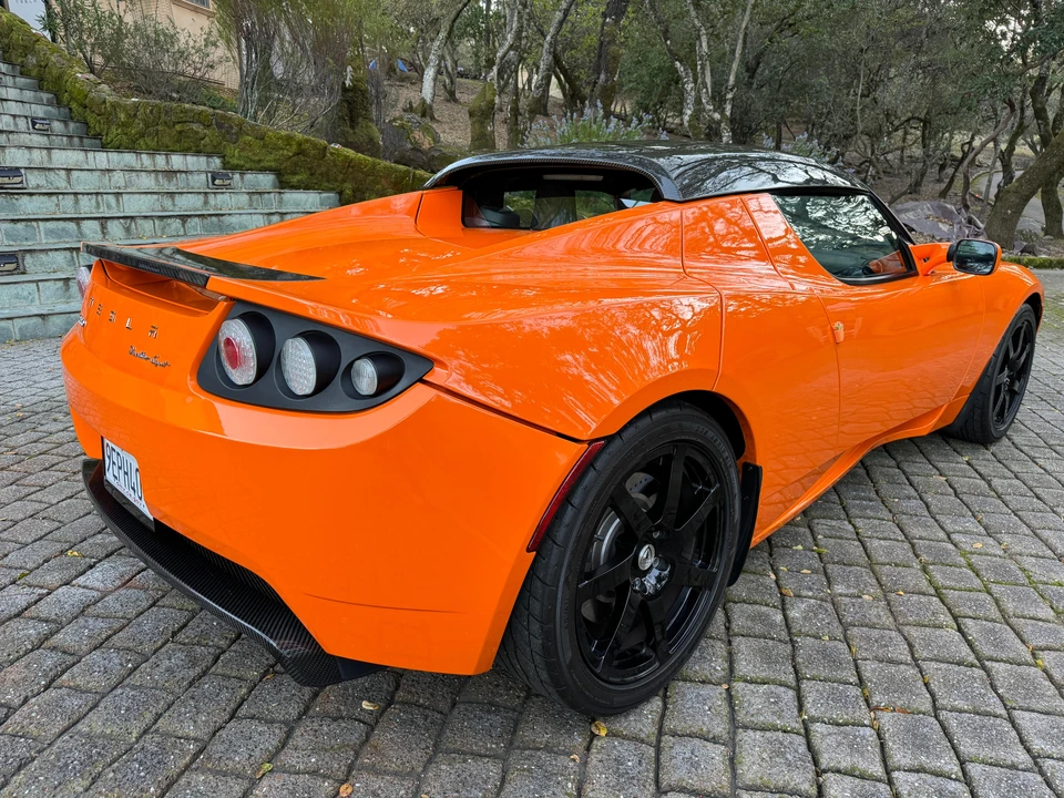 2010 Tesla Roadster - Image 16 of 31