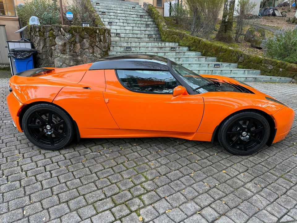 2010 Tesla Roadster - Image 17 of 31
