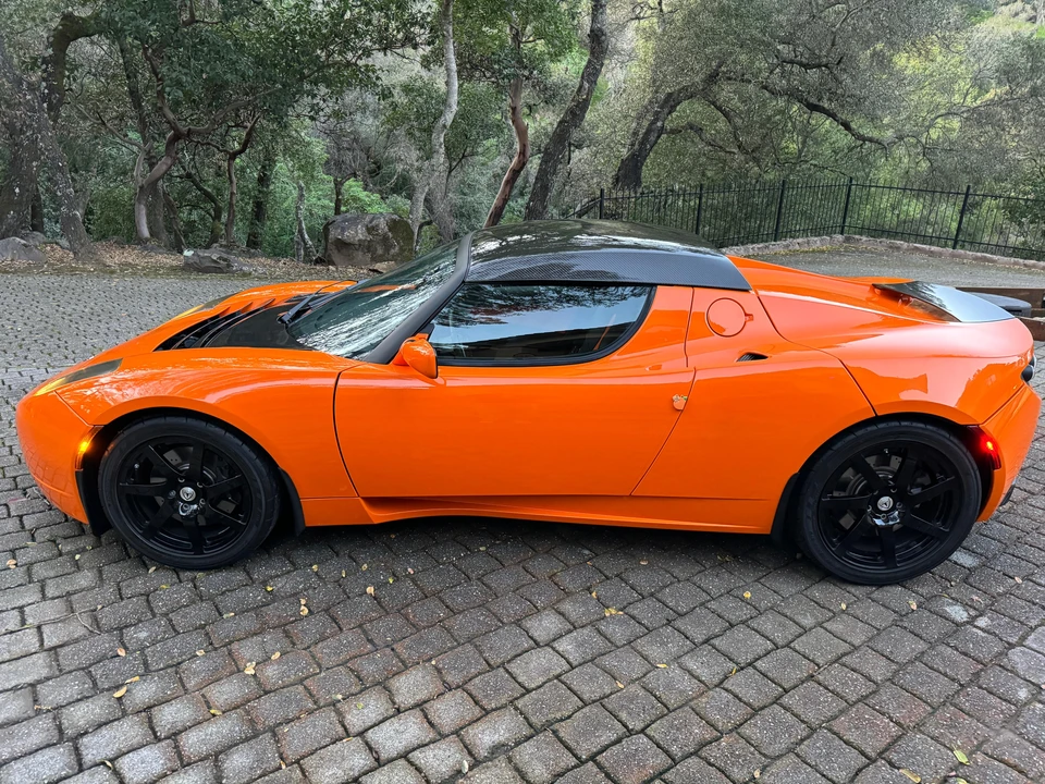 2010 Tesla Roadster - Image 10 of 31