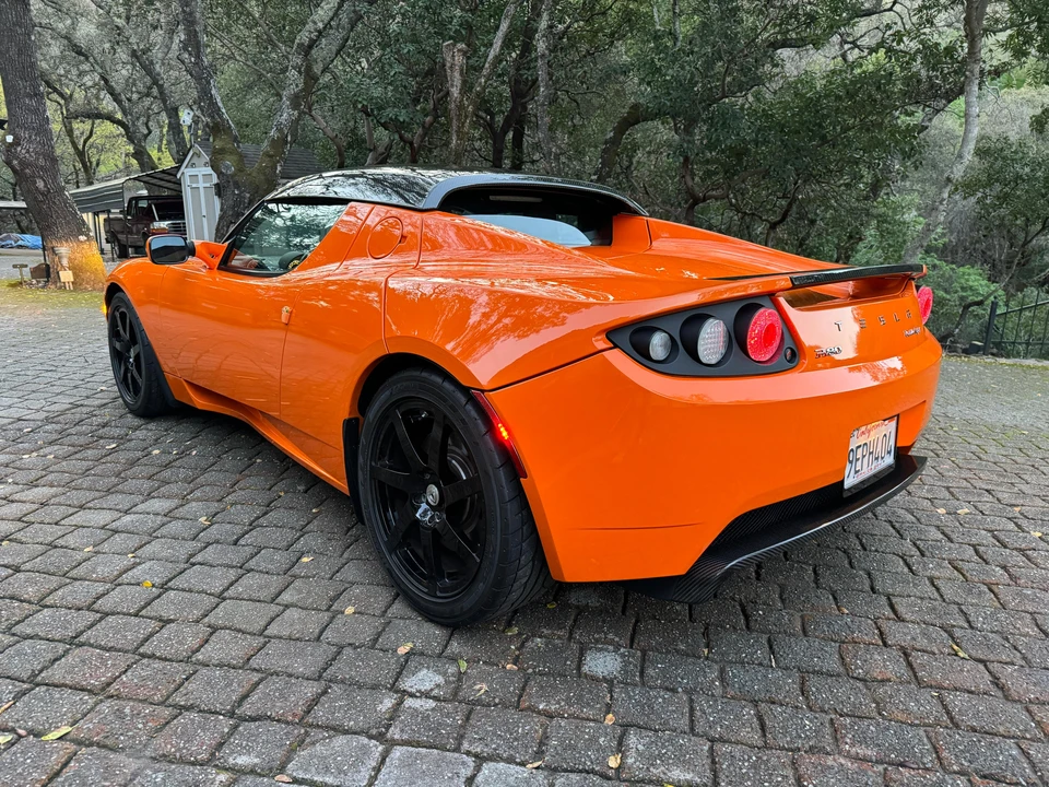 2010 Tesla Roadster - Image 13 of 31